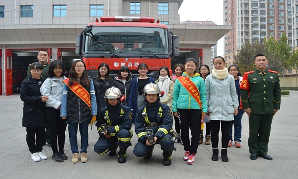 1478767838775004.jpg 外国语学院举办“逆行勇士 致敬消防”活动.JPG