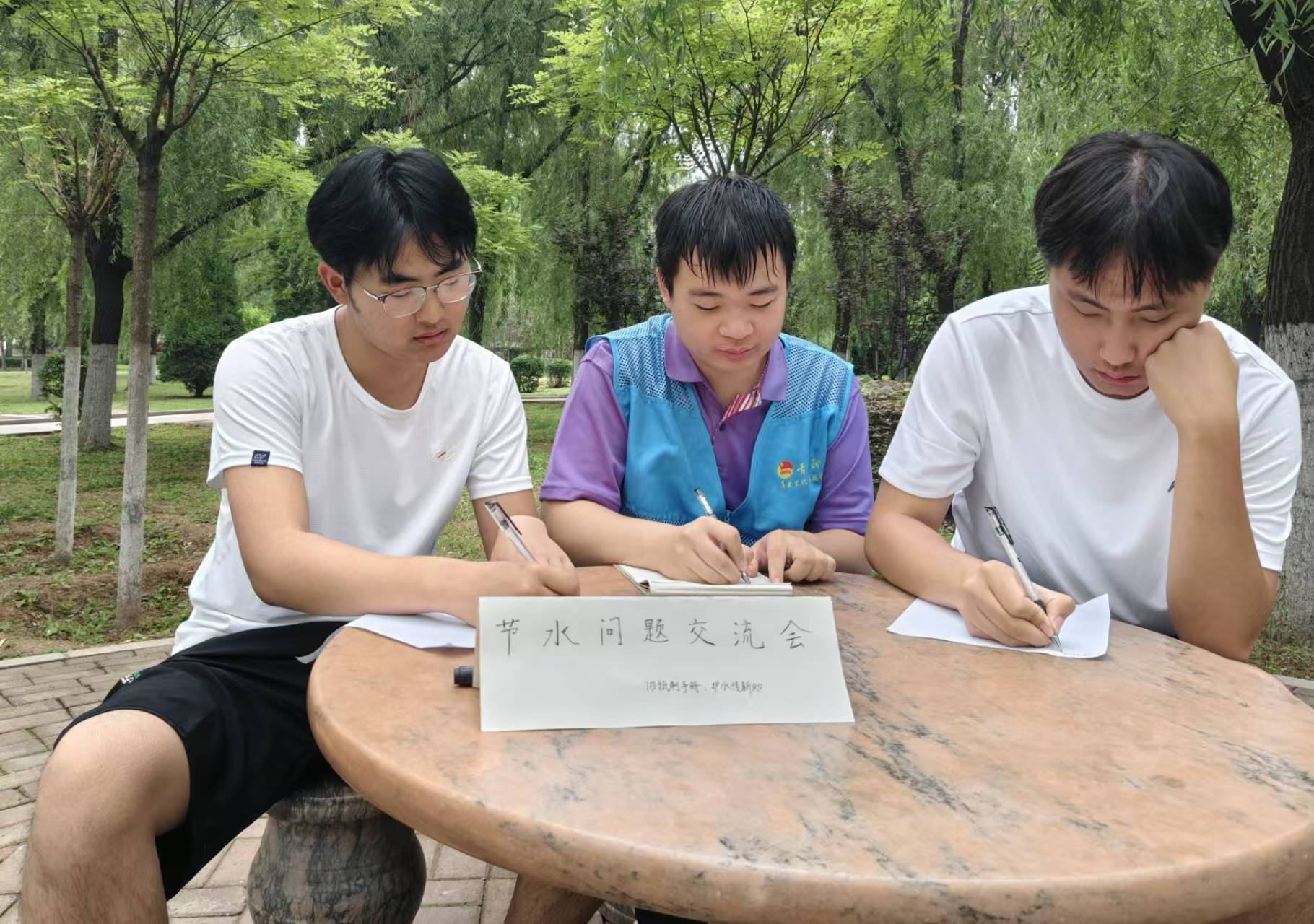 “旧纸制手册,护水传新知”活动。111.png