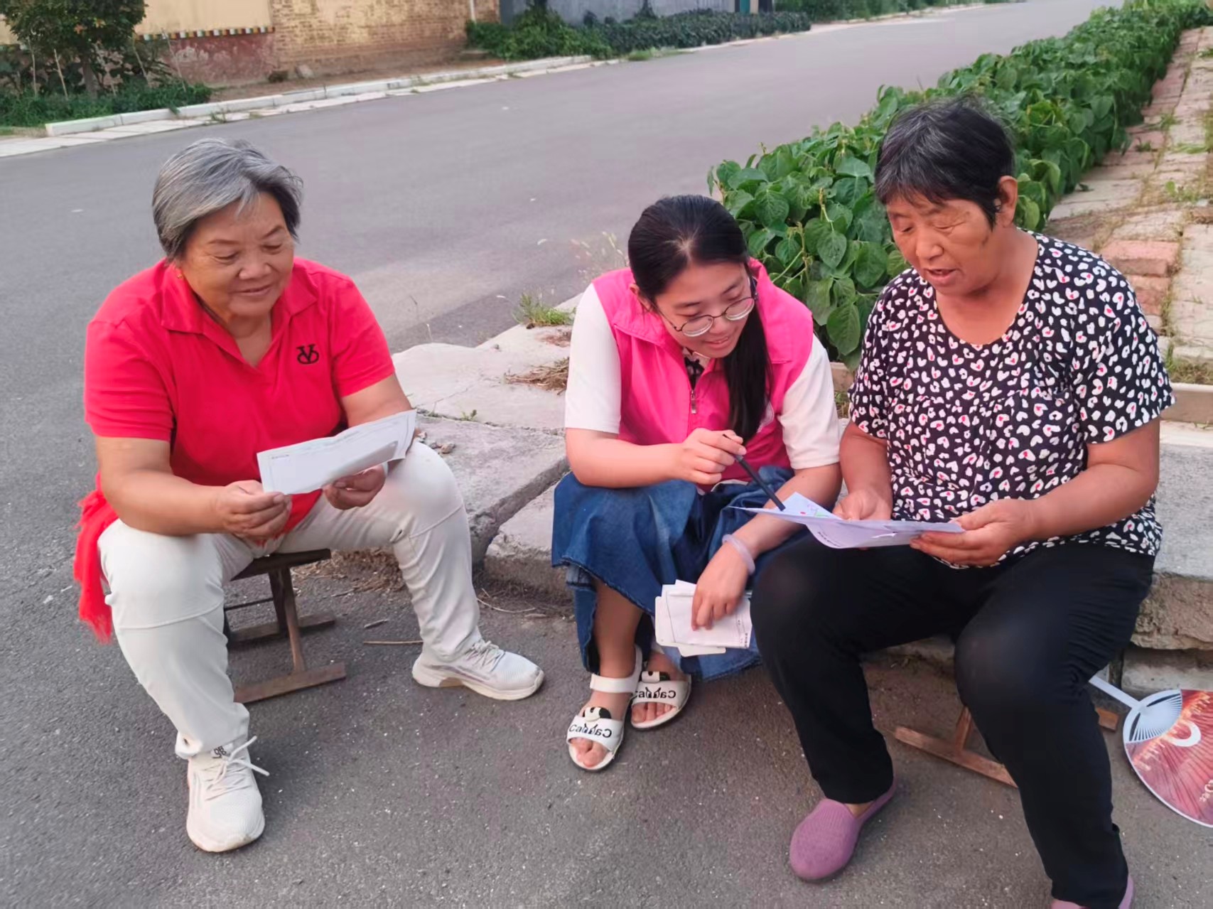 “粘土塑河豚,指尖护清流”活动。.jpg