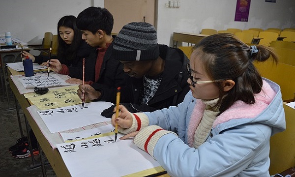1511685726814672.jpg 外国语学院举办“中西合璧 共同进步”活动.JPG