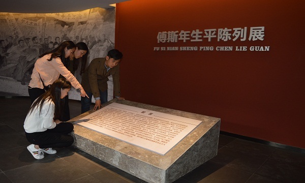 1492262294465666.jpg 外国语学院举办“寻古迹 游古城”活动.JPG