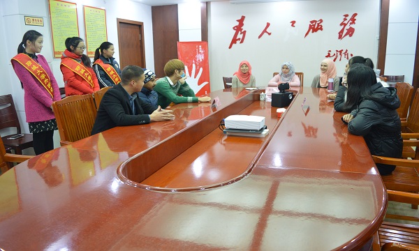 1479996586564166.jpg 外国语学院举办“白丝带志愿 我们在行动”活动.JPG