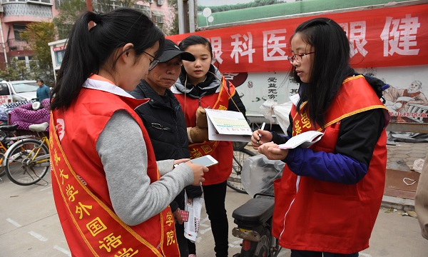 1478767406557912.jpg 【外语】志愿者服务社区健康义诊 - 副本.JPG