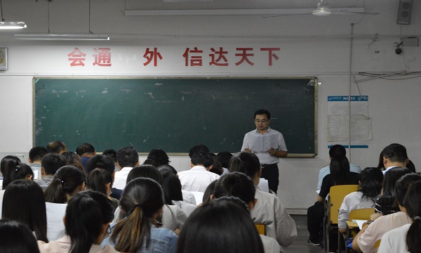 1474606445713906.jpg 【外语】举行“中国·聊城外国专家交流洽谈会”翻译培训活动.JPG