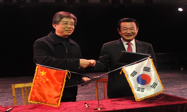1478768278465627.jpg 【外语】举行“NUVOTEC DREAM”奖学金捐赠仪式暨欢迎汇演 - 副本.JPG