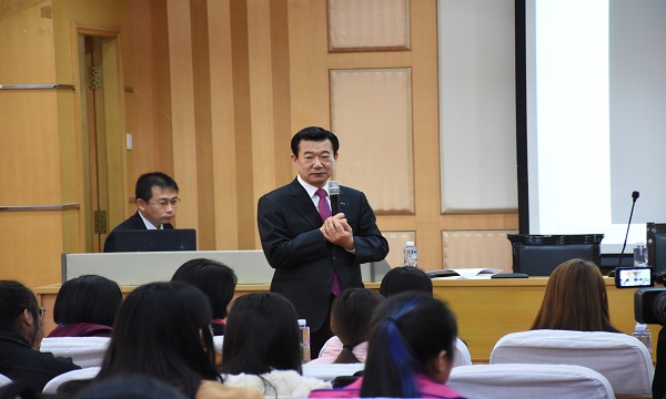 1478356080134664.jpg 【外语】韩国NUVOTEC公司会长韩巨熙来我院讲学.JPG