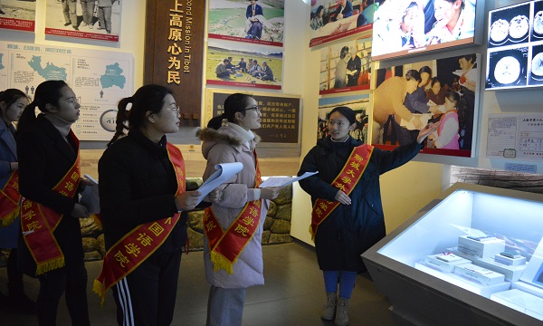 1521348786819895.jpg 外国语学院学习讲解礼仪 观孔繁森纪念馆.JPG
